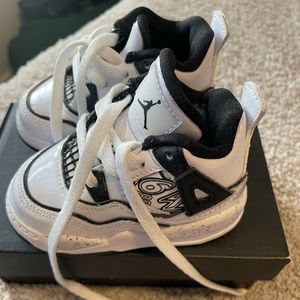 Nike- Jordan Retro 4